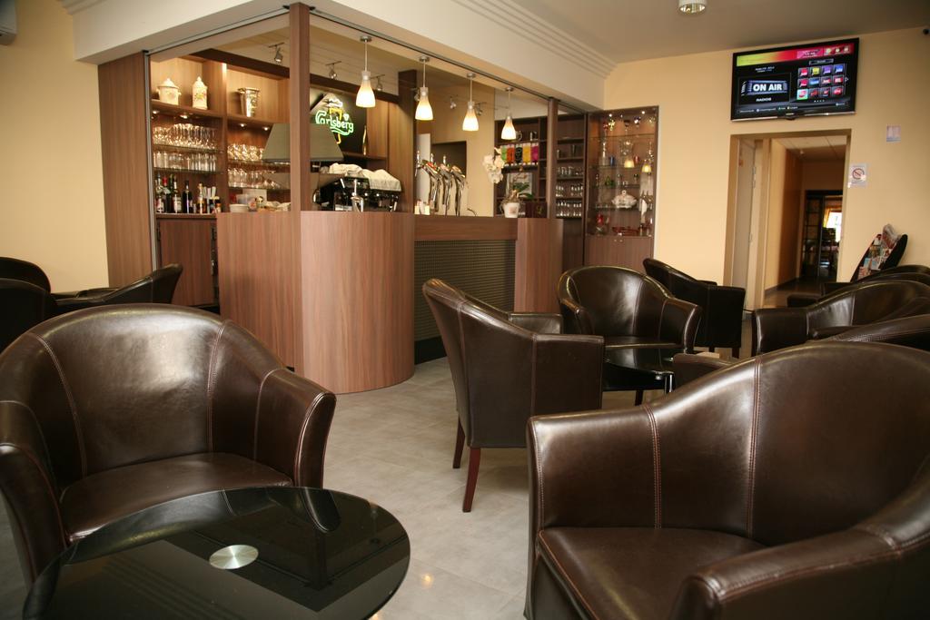 Logis Hotel- Restaurant La Renaissance 바카라 외부 사진