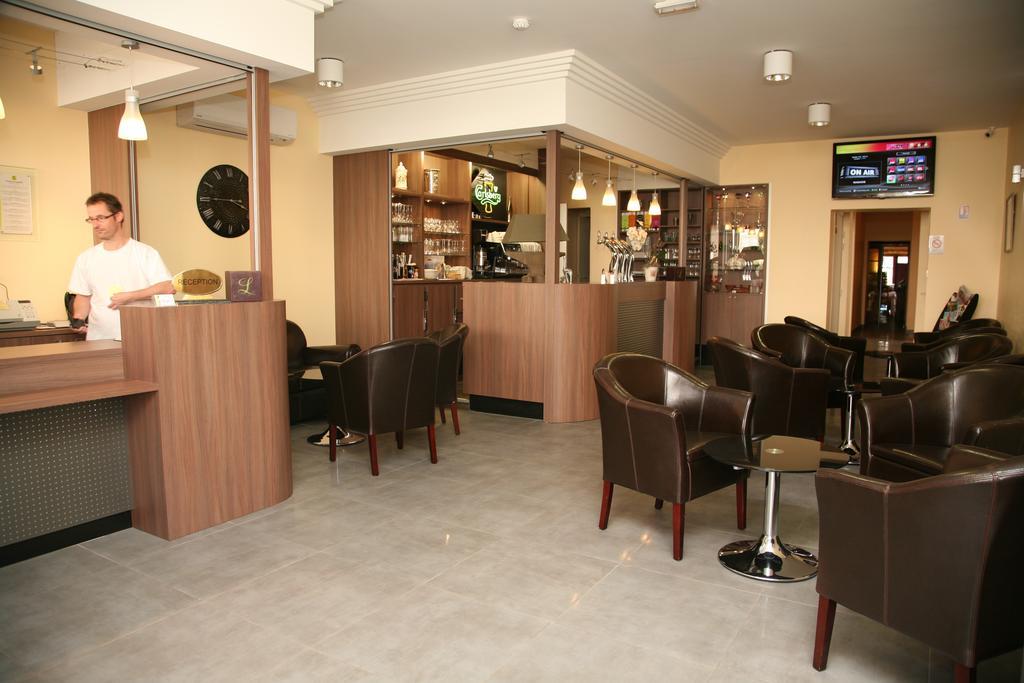 Logis Hotel- Restaurant La Renaissance 바카라 외부 사진