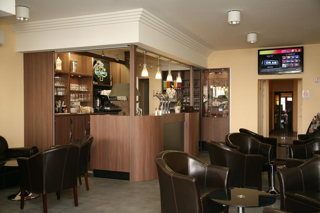 Logis Hotel- Restaurant La Renaissance 바카라 외부 사진